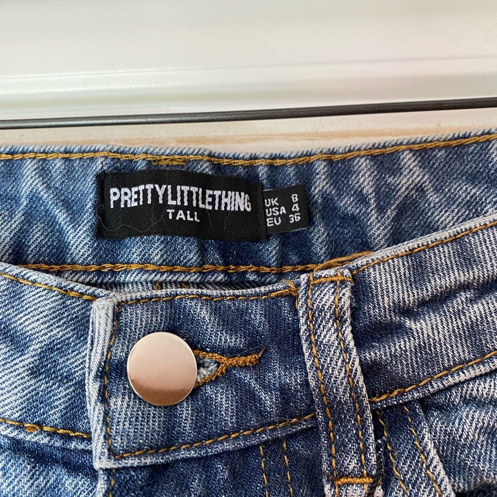 🆕 PrettyLittleThing Distressed Jeans - Picture 9 of 12